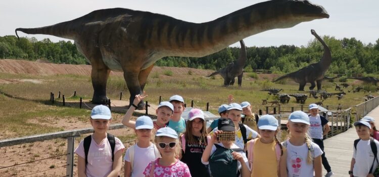 Wycieczka klasy IIa do JuraParku w Krasiejowie